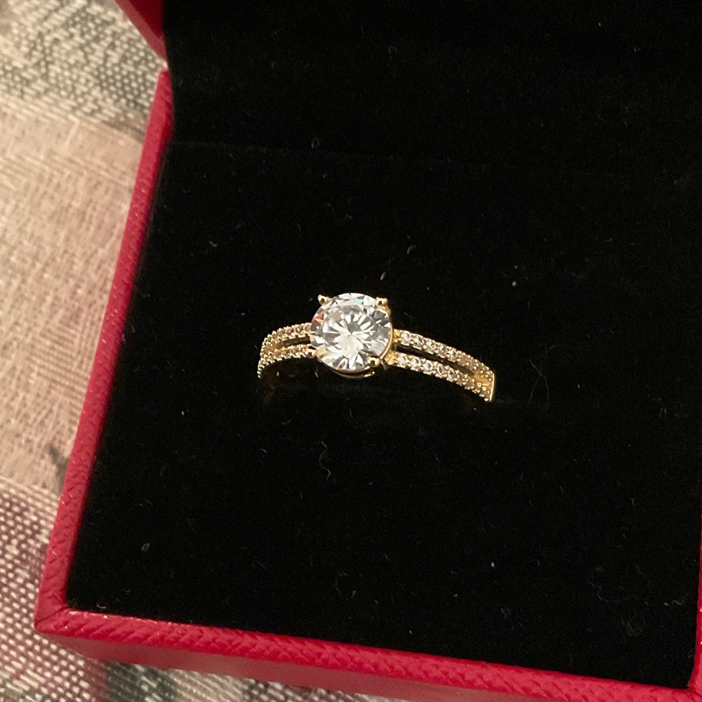 SPARKLING FAUX DIAMOND COSTUME JEWELRY RING